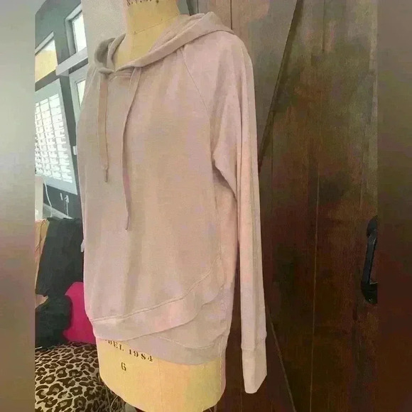 90 Degree by Reflex Hoodie. Size M - Picture 2 of 8